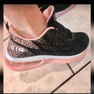 Women's Pink running shoes